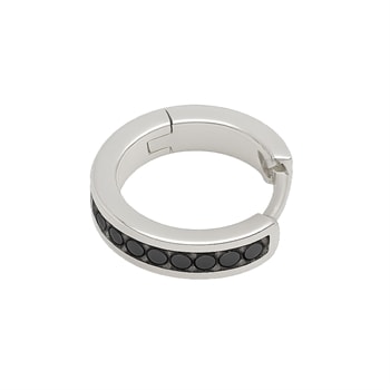 Sølv creol med sorte zirkonia indsatser og kliklås, rund form, 15 mm i diameter, 3,7 mm bred.